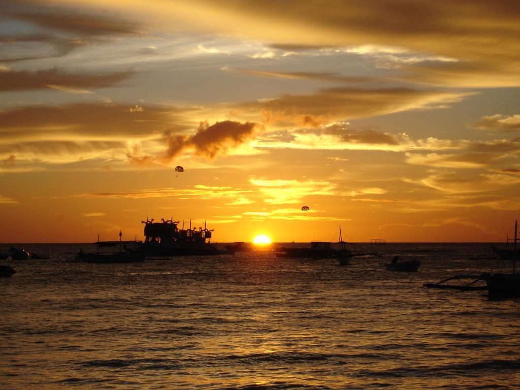 Bolabog Beach Resort Balabag  外观 照片