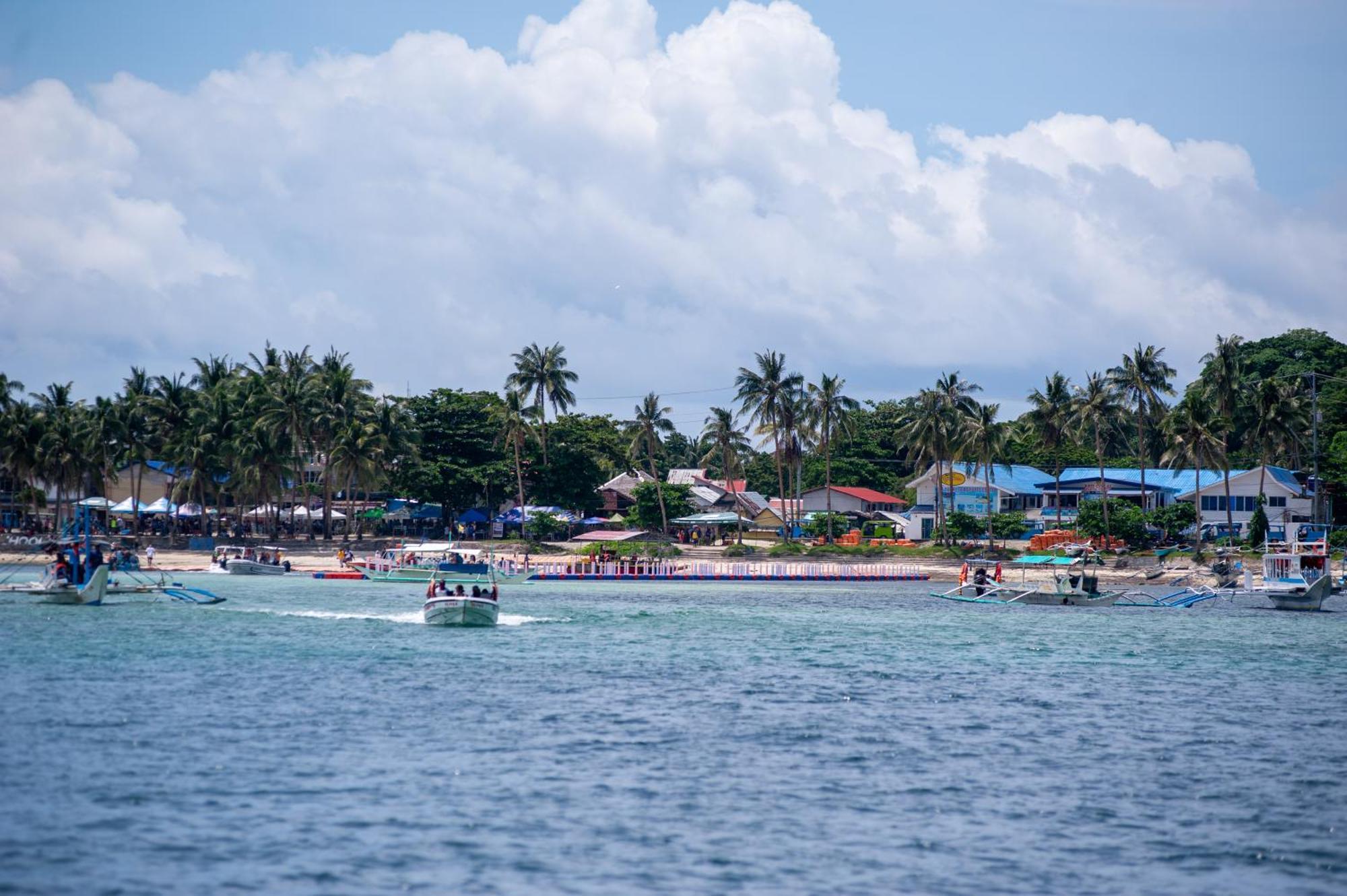 Bolabog Beach Resort Balabag  外观 照片